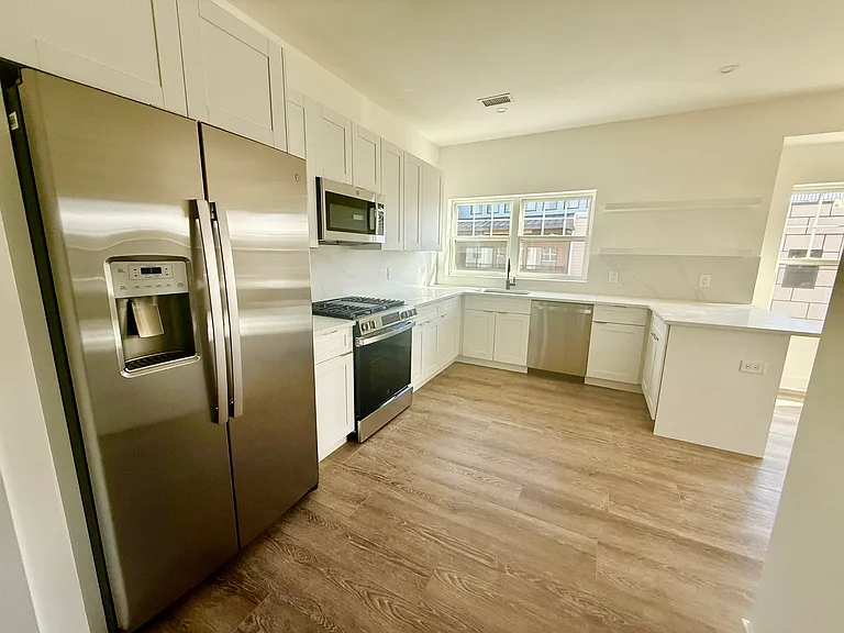 581 Middlesex Ave #3 — Photo 12