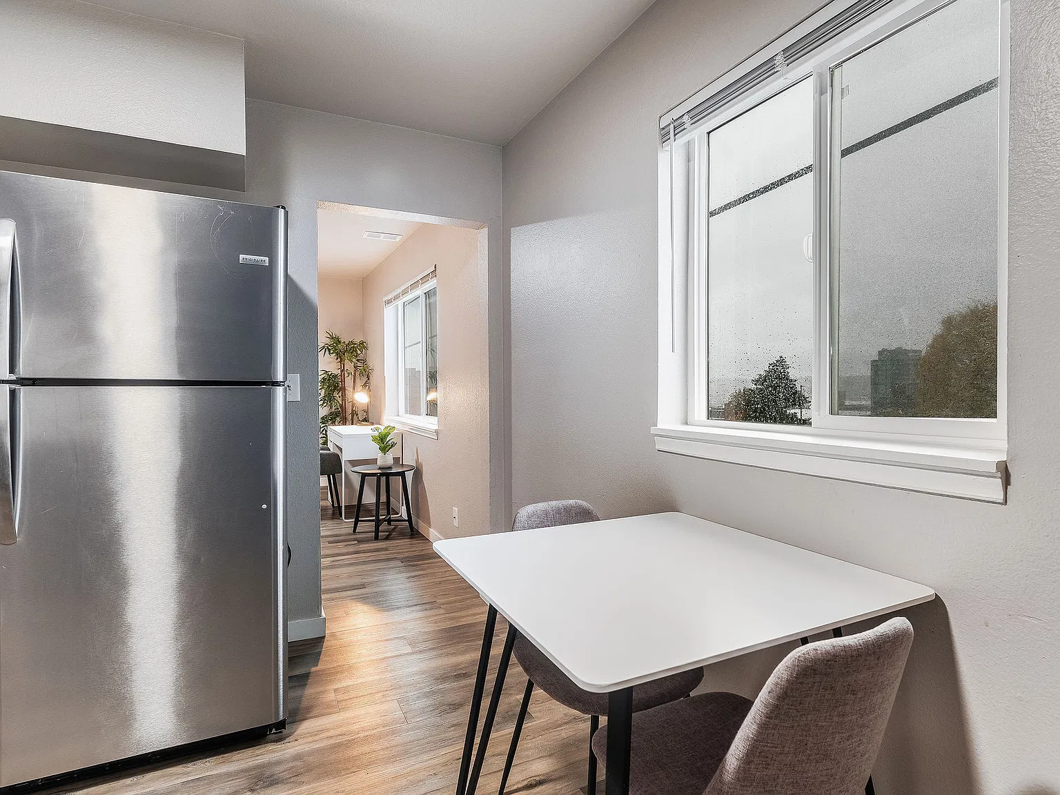 Lookout Apts — Photo 4
