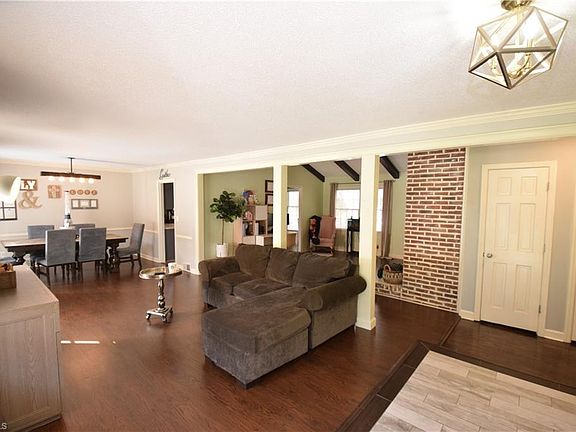 5th image of 2632 Amesbury Rd