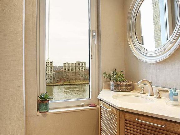 3rd image of 1 E End Ave APT 9C