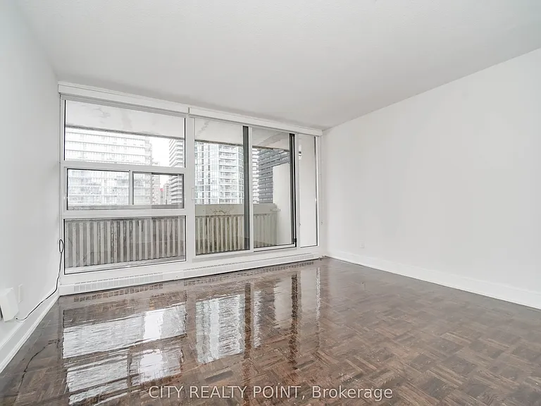 33 Isabella St #1012 — Photo 10