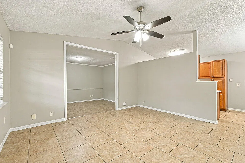 3 bed, 2.0 bath, 1296 sqft, $1,880 — Photo 4