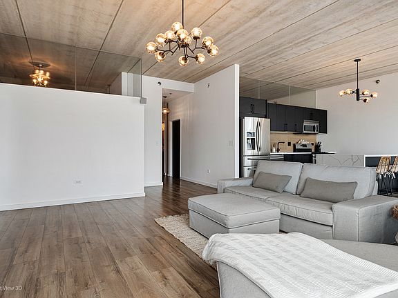 4th image of 630 N Franklin St APT 1010