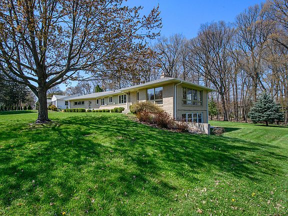 3rd image of 4739 Braeburn Dr SE