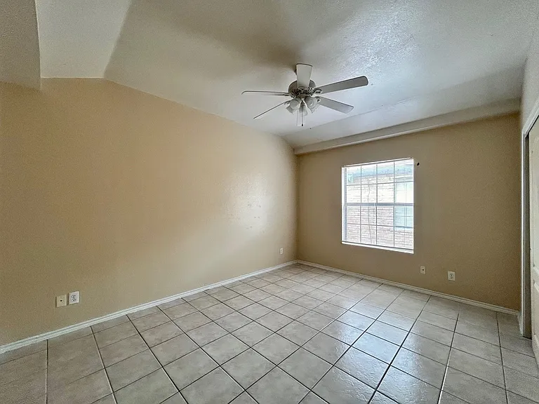 203 Martingale Ln #40 — Photo 10