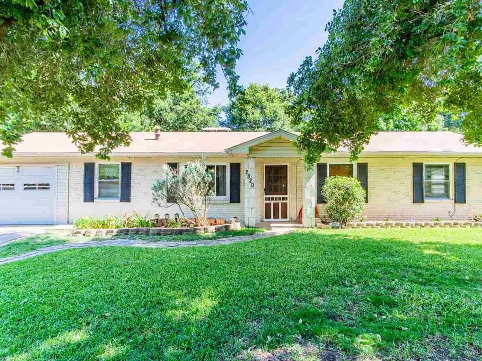 2820 McDonald Rd — Photo 2