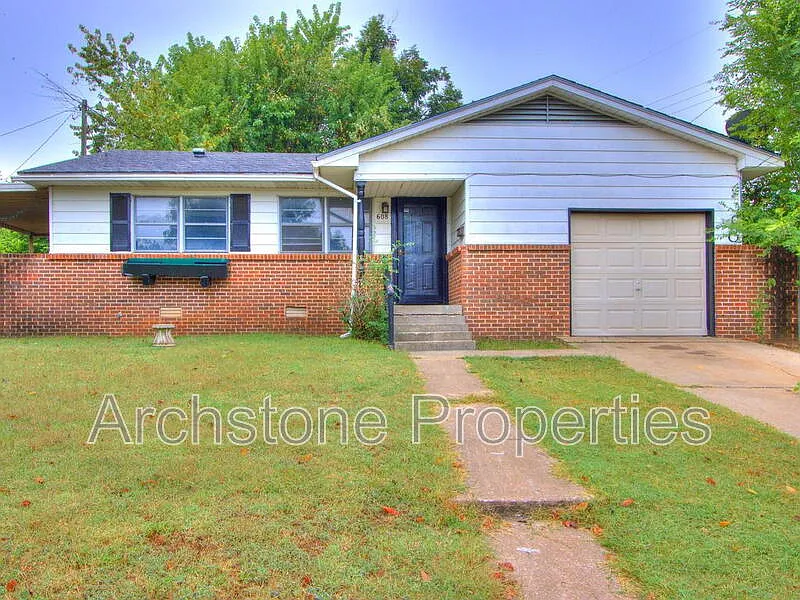 4 bed, 2.0 bath, 1029 sqft, $1,245 — Photo 2