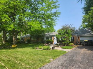 300 W Willow Rd, Prospect Heights, IL 60070