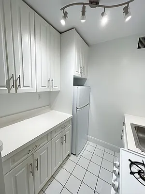 Rented by Urban Real Estate Inc | media 8