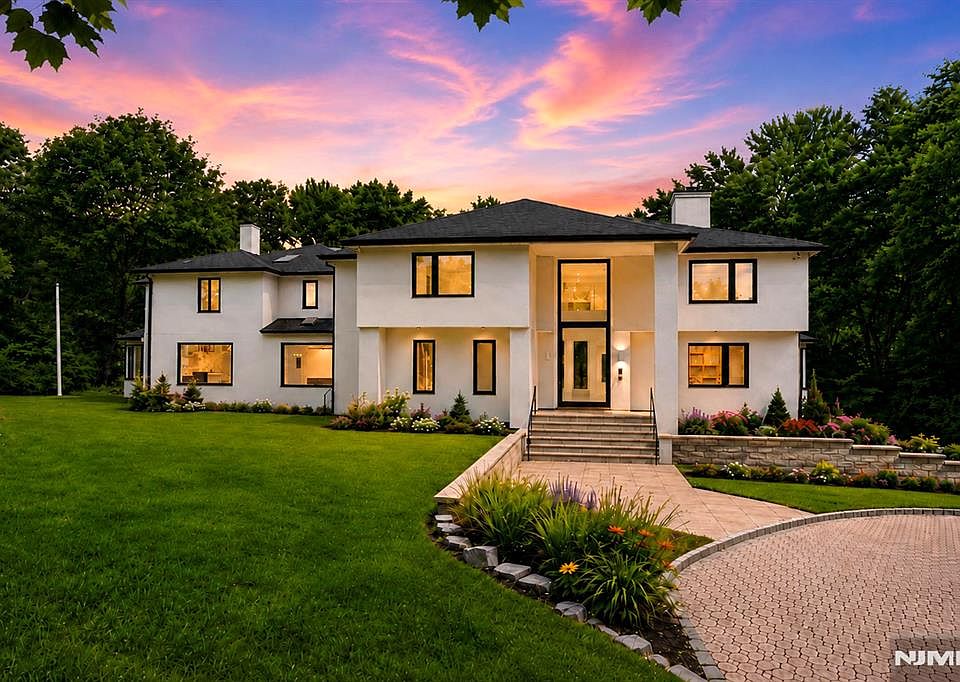 1st image of 1 Lambs Ln