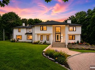 1 Lambs Ln, Cresskill, NJ 07626