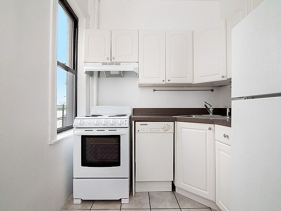 4th image of 361 Sterling Pl APT 403