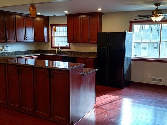 3rd image of 17152 S Meadowpark Dr