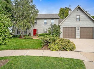 1960 Cliffview Ct, Oshkosh, WI 54901