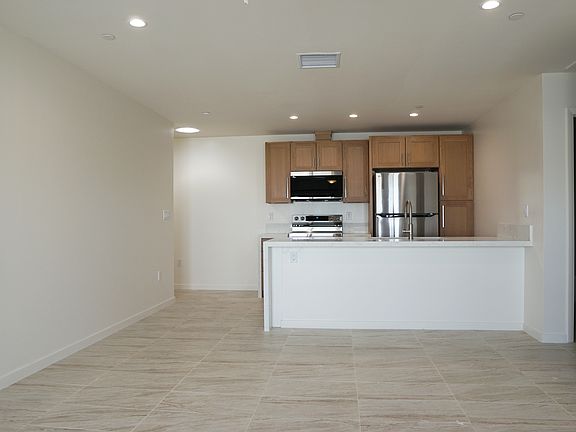 4th image of 517 S Mountain View Dr Unit 3