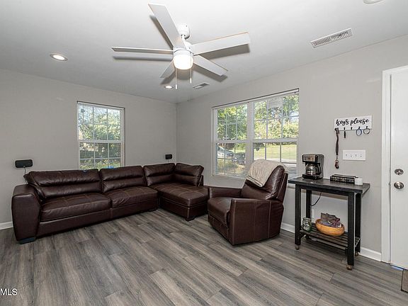 4th image of 4020 Catalpa Ave