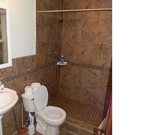 3rd image of 136 Richmond Ave #2