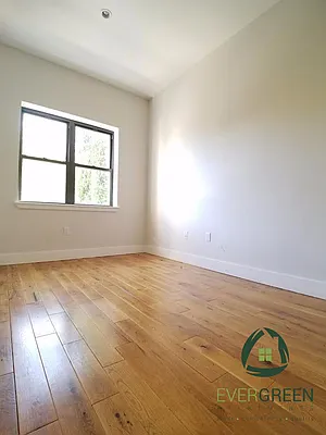 Rented by Evergreen Apartments BK | media 20