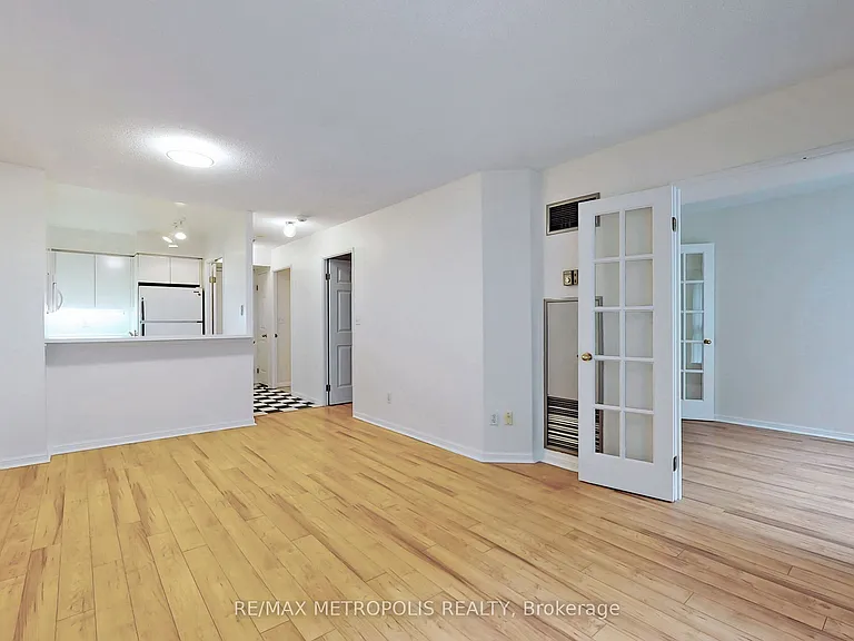 7 Carlton St #708 — Photo 8