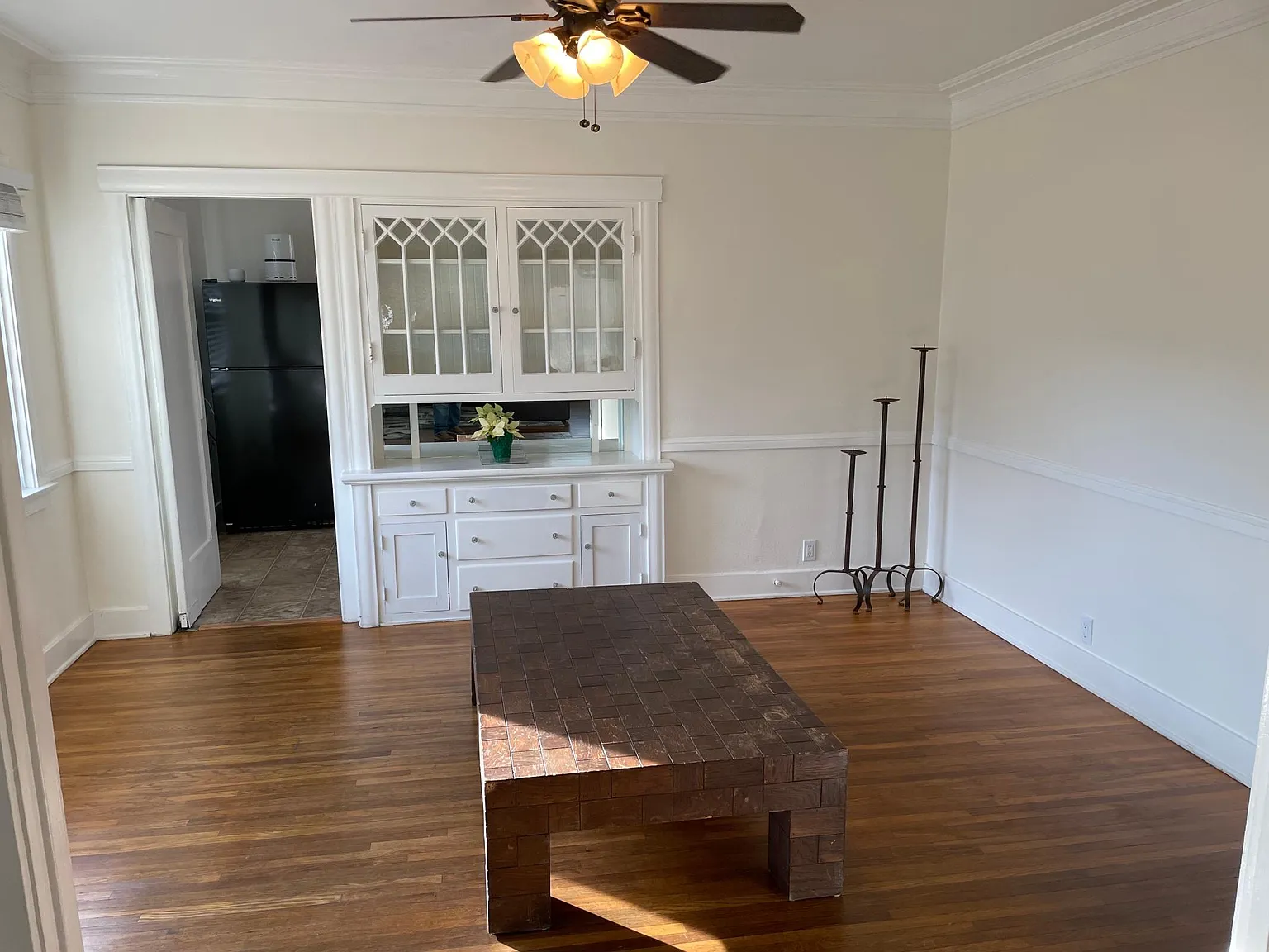 1833 N Summit Ave — Photo 3