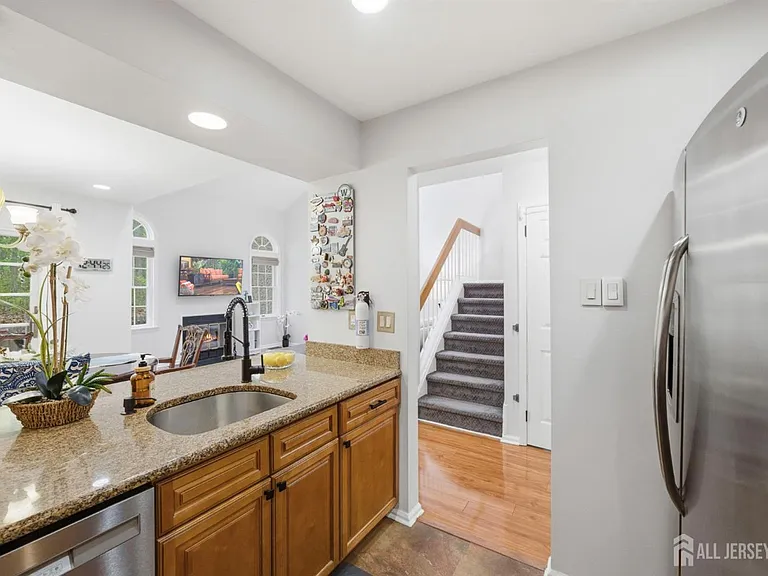 3 Dorchester Dr — Photo 14