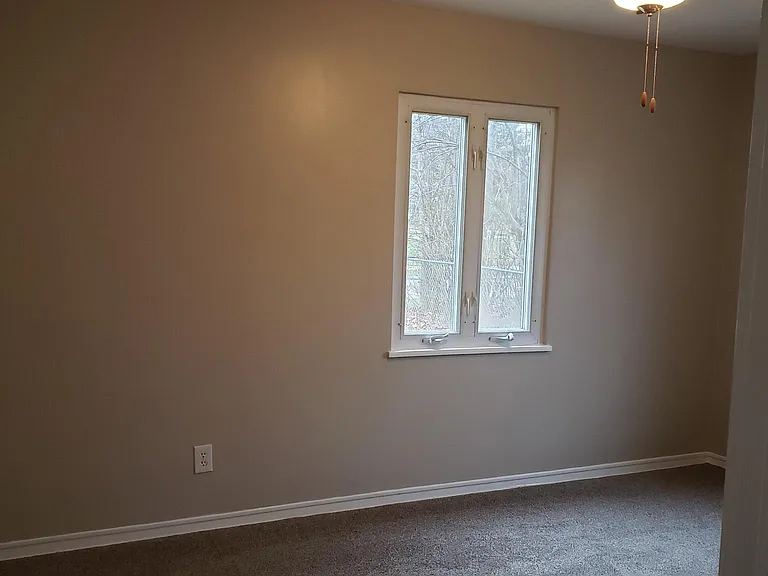 14311 Fairlawn Ave — Photo 3