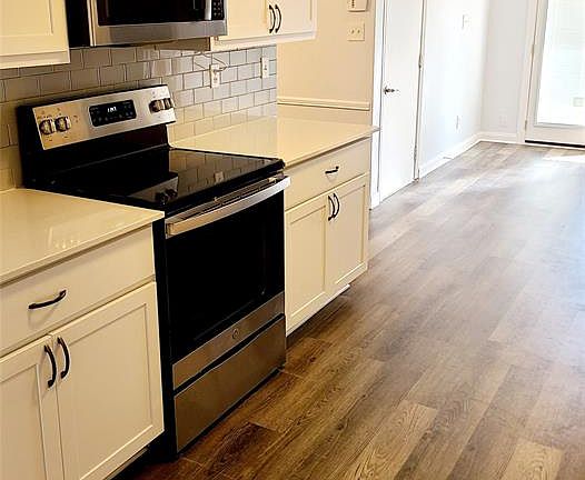 4th image of 4104 Churchill Dr
