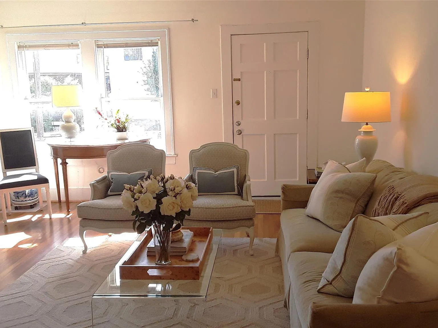 2 bed, 1.0 bath, 1425 sqft, $2,200 — Photo 3