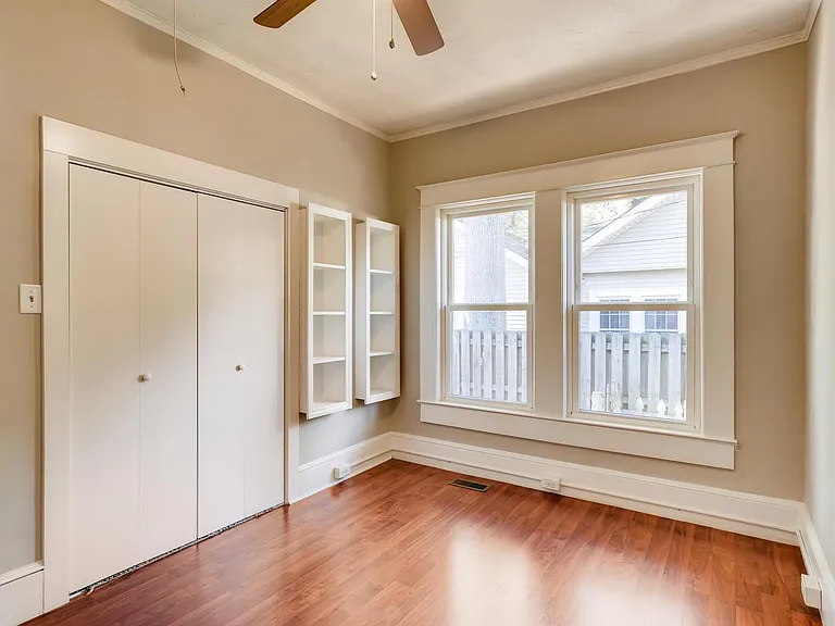 707 E Iredell Ave — Photo 9