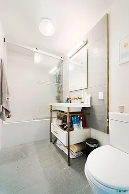 Rented by Akam Sales and Brokerage | media 17