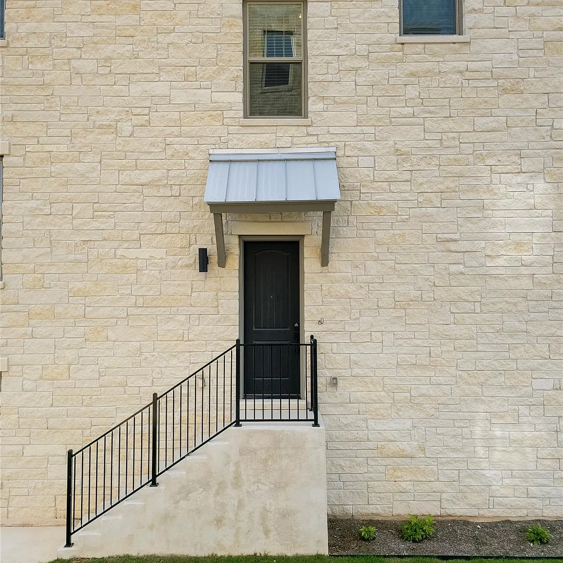 3 bed, 3.5 bath, 2987 sqft, $3,400 — Photo 3
