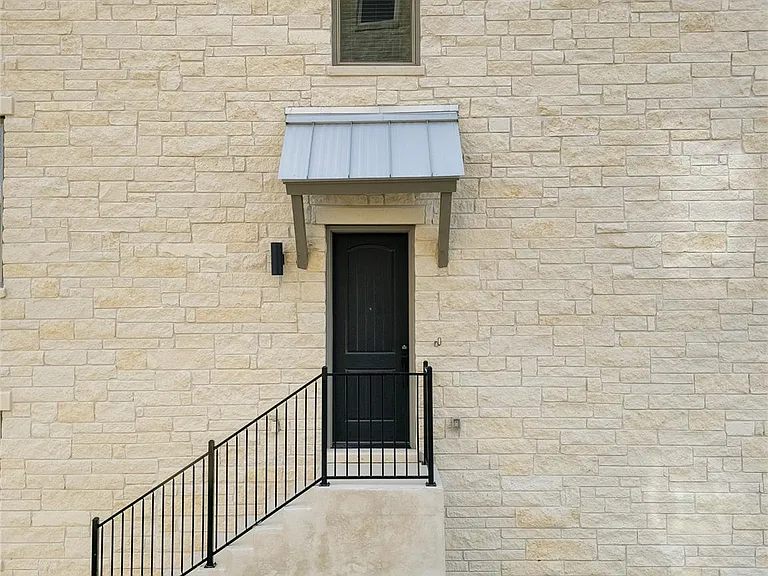 225 John Webster St — Photo 3