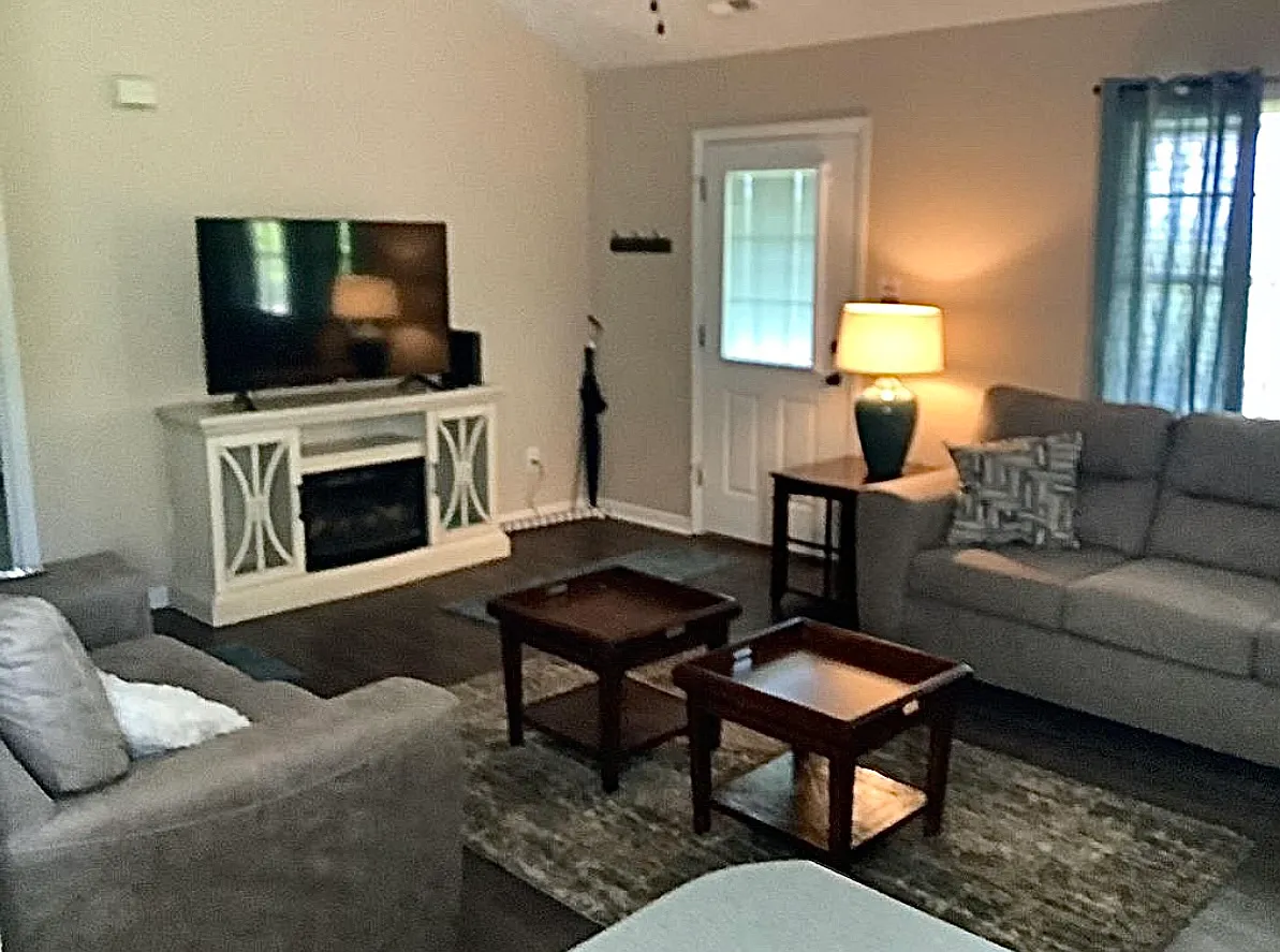 2 bed, 768 sqft, $1,600 — Photo 1