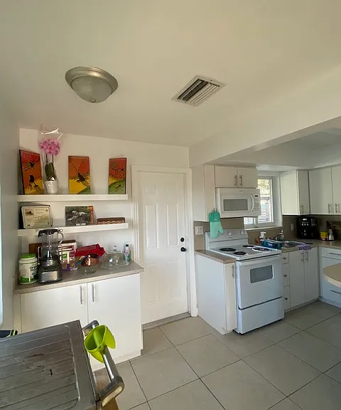 4341 NE 5th Ave — Photo 3