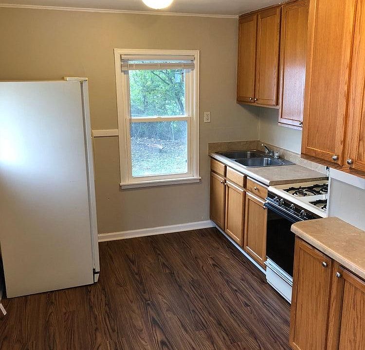 1st image of 406 W Birchwood Ave