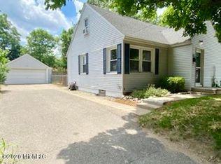 932 Blackburn St SW, Wyoming, MI 49509