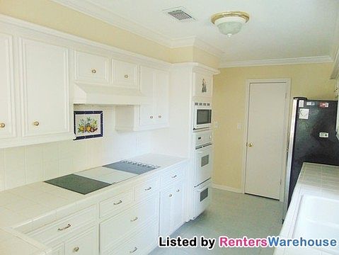 4th image of 2234 Woodland Springs St