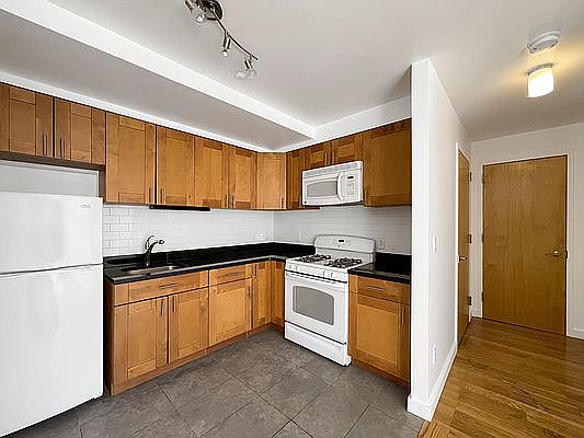 5th image of 3 E 115th St APT 4B