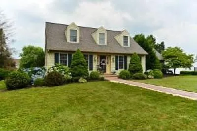 609 Laurel Ln photo 1