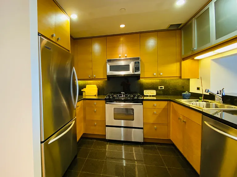 120 Riverside Blvd #5L — Photo 5
