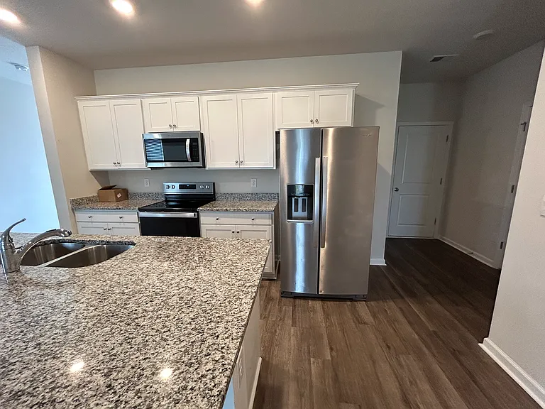 324 Vaccaro Dr — Photo 6