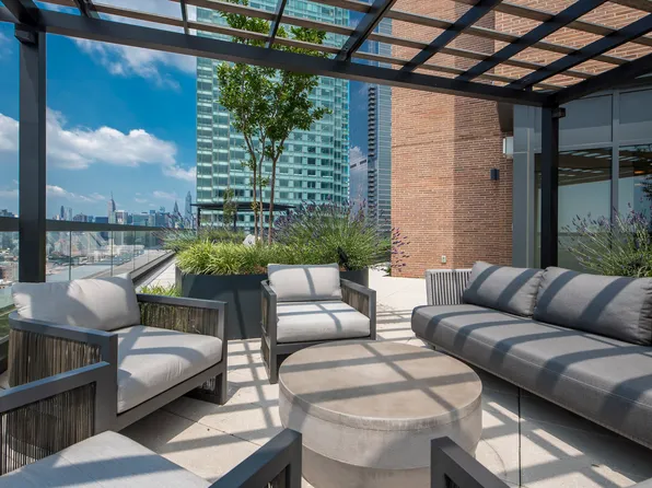 8 Court Square image 15 of 20