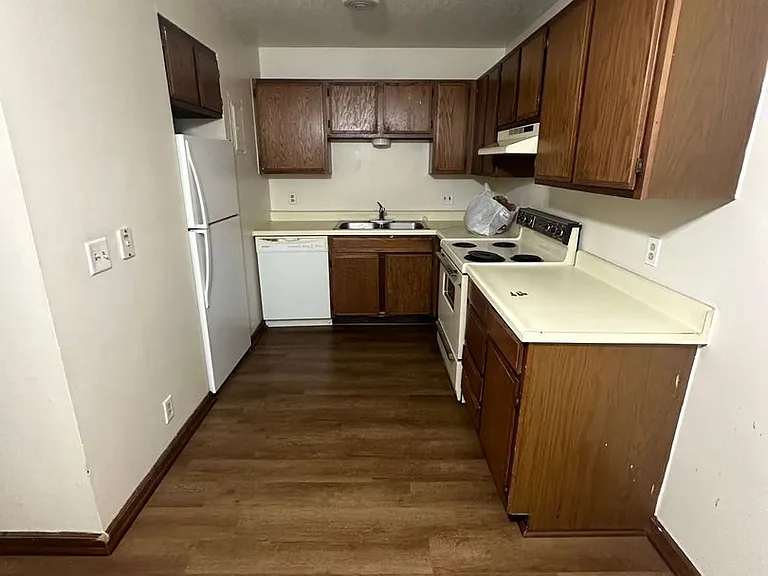 1409 E Iron Ave — Photo 4