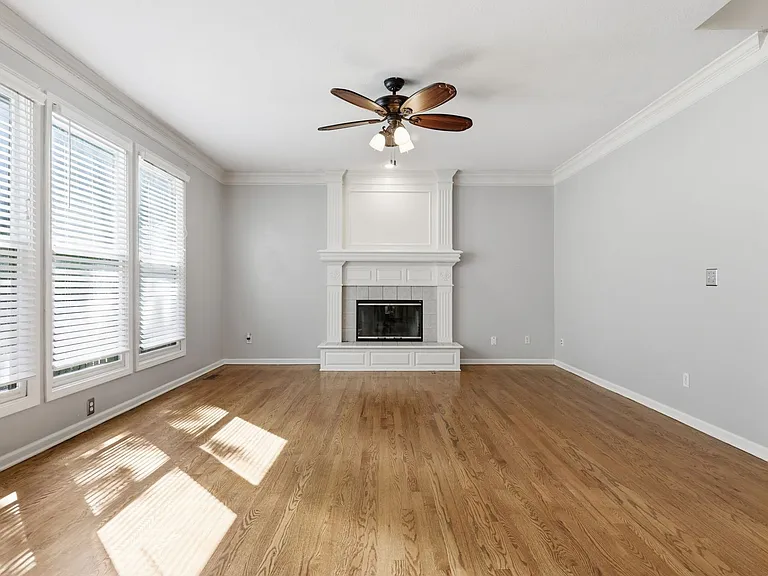 14117 Parkhill Ln — Photo 9