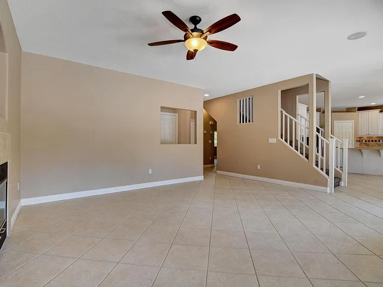 469 Annotto Bay St — Photo 10