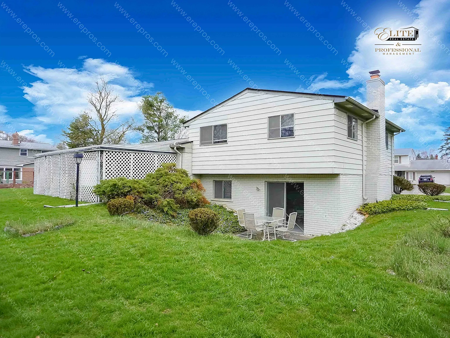 3 bed, 1.5 bath, 2018 sqft, $2,600 — Photo 2