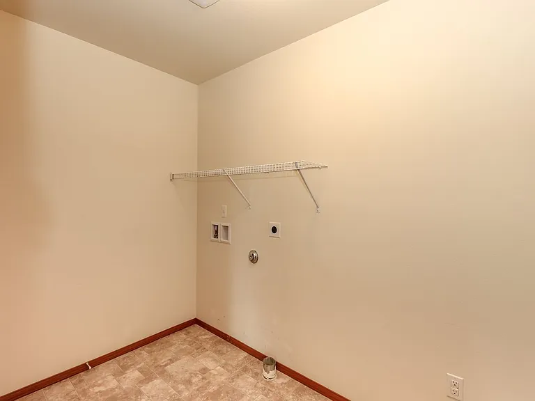 1187 Swan Loop — Photo 25