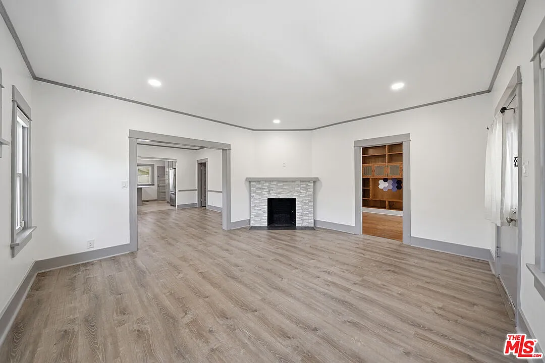4 bed, 3.5 bath, 2106 sqft, $6,990 — Photo 2