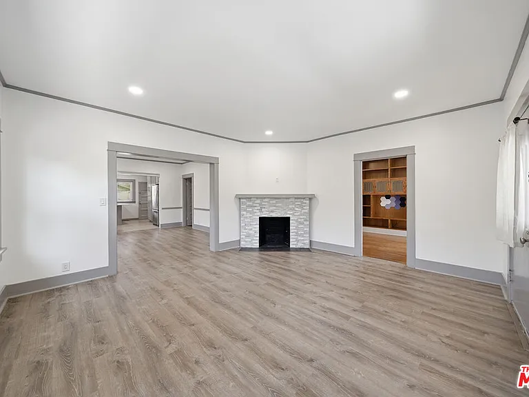 613 N Lucerne Blvd — Photo 2