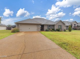 24 Doe Valley Cv, Jackson, TN 38305